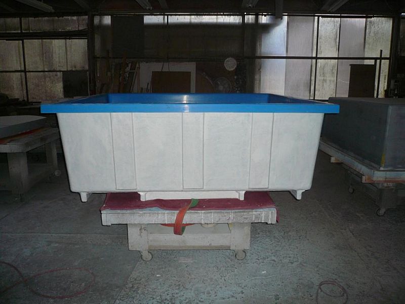 新製品》パレット付FRP水槽。食品加工業の現場で大好評です！（有限